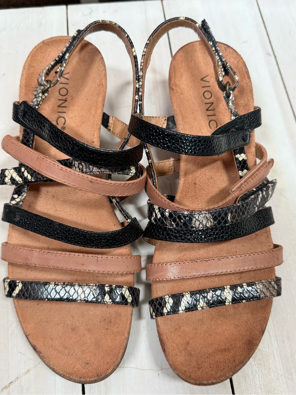 VIONIC Women's Strappy
Wedge Sandals Size 8